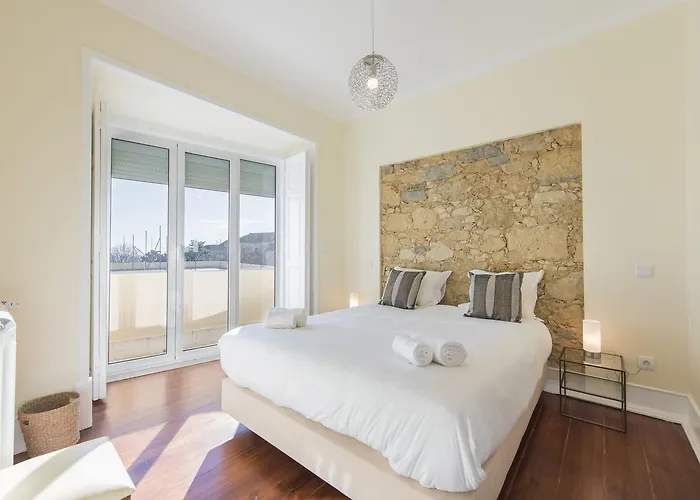 Spacious 4bdr River View