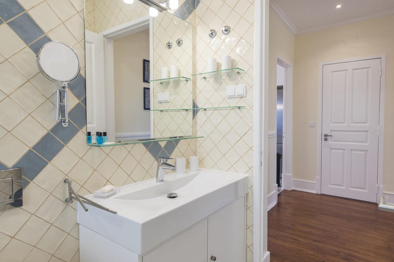 Spacious 4bdr River View Apartamento *