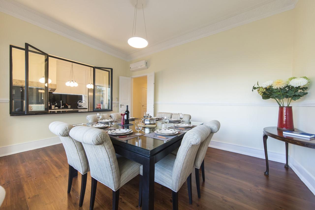 Spacious 4bdr River View Apartamento *