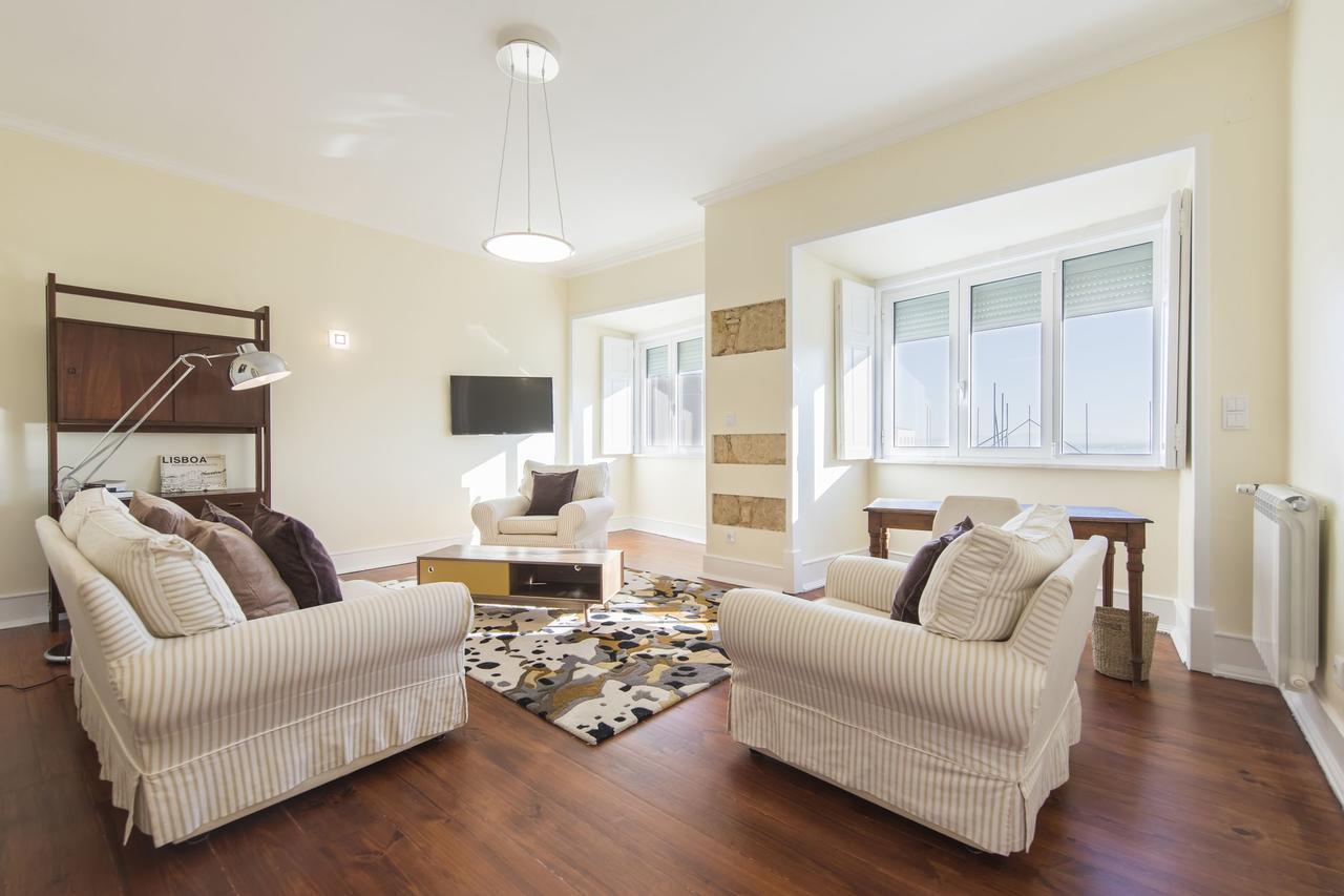 Spacious 4bdr River View Apartamento *