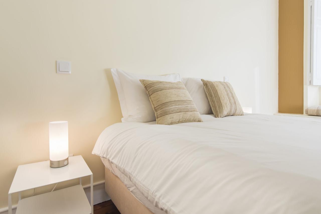 Spacious 4bdr River View Apartamento