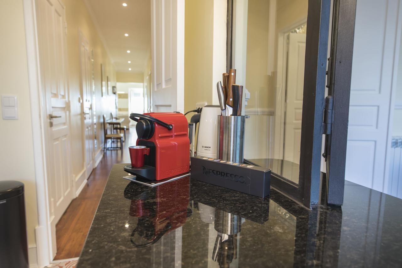 Spacious 4bdr River View Apartamento