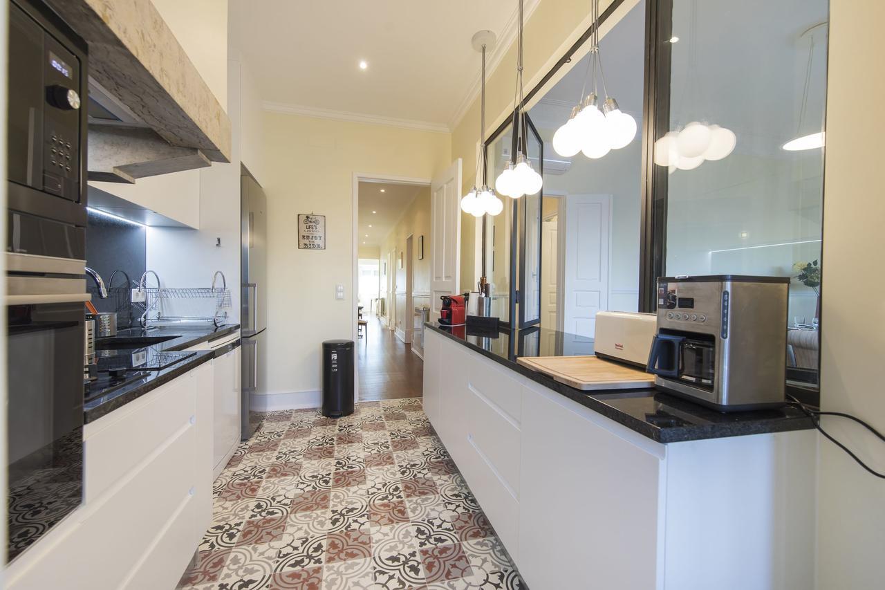 Spacious 4bdr River View Apartamento *