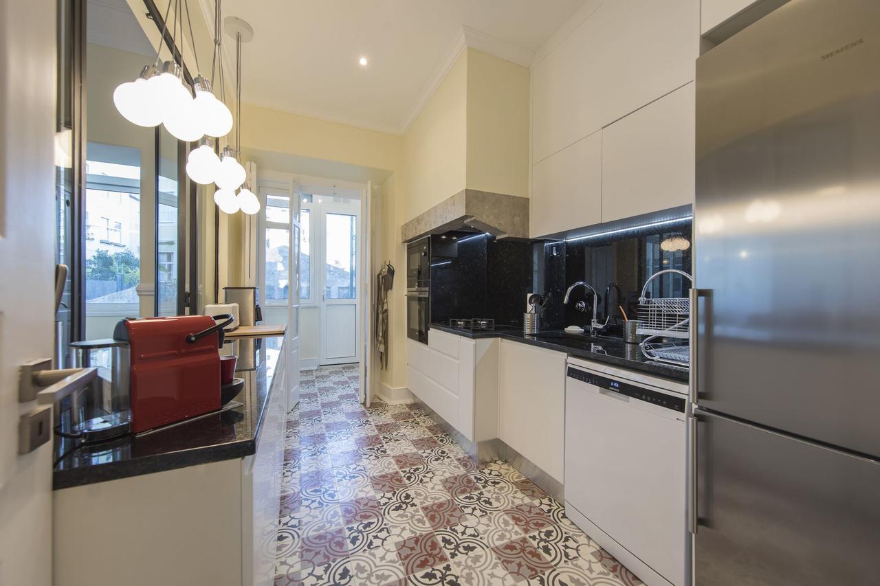 Spacious 4bdr River View Apartamento