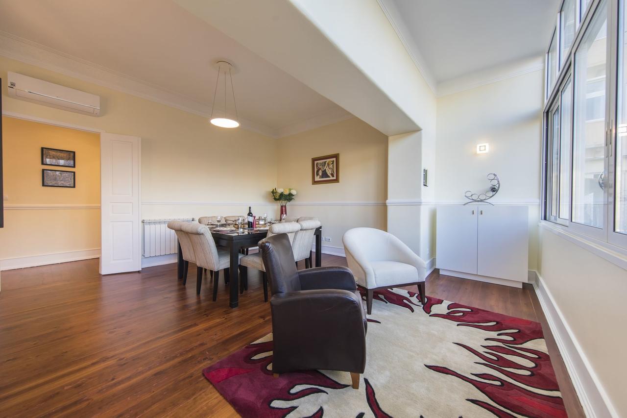 Spacious 4bdr River View Apartamento *